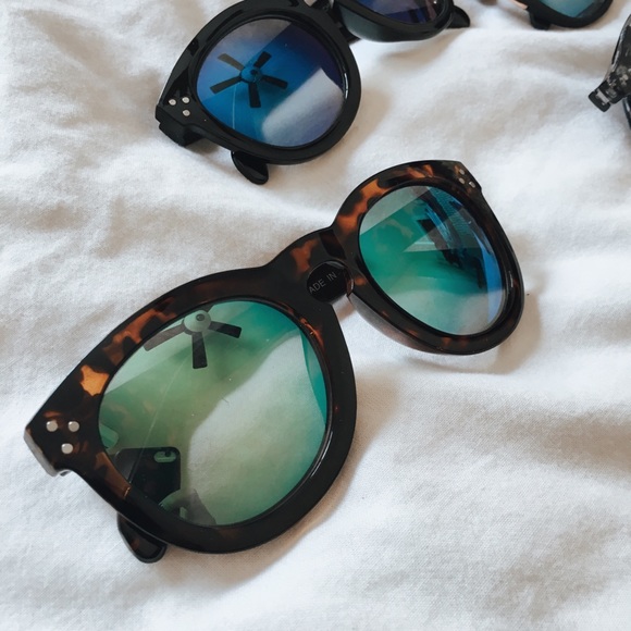 SOLD 5 Reflective Sunglasses - Picture 4 of 6